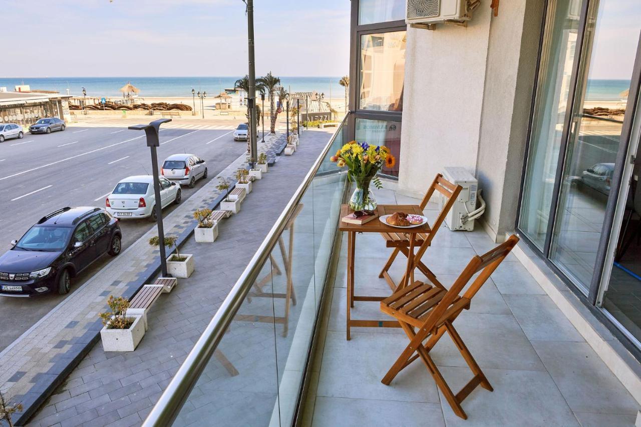 Glamour Sea View Family Apartments - Spa N Pools Resort Mamaia Exterior foto