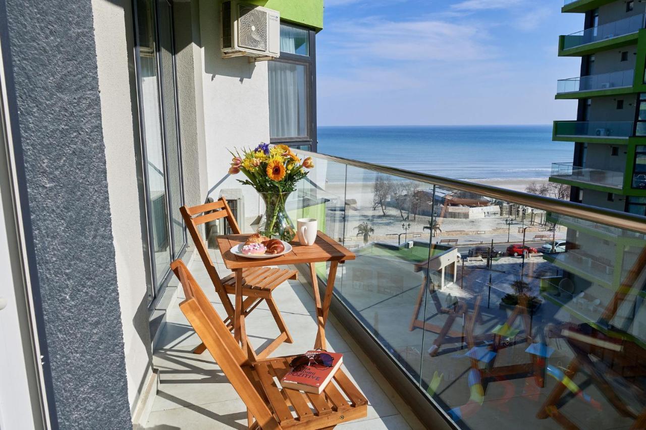 Glamour Sea View Family Apartments - Spa N Pools Resort Mamaia Exterior foto