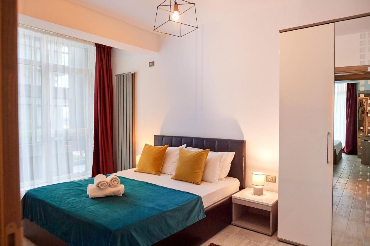 Glamour Sea View Family Apartments - Spa N Pools Resort Mamaia Exterior foto